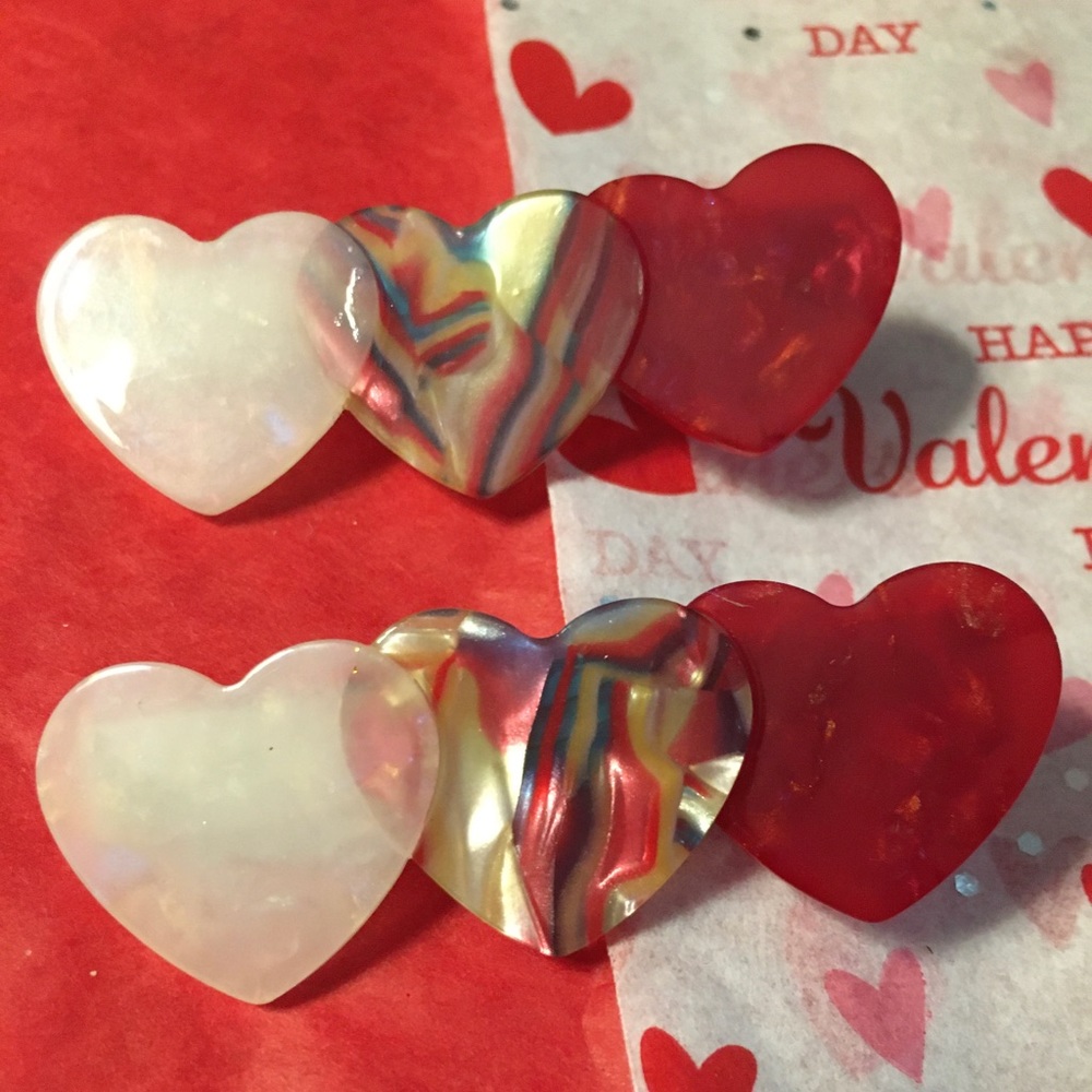 NEW. Ladies hair clips(2) hearts